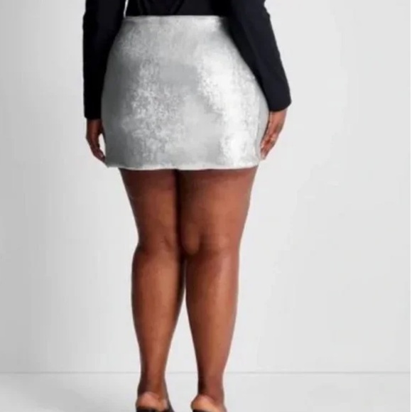 Future Collective x Kahlana Barfield Brown Women's Silver Sequin Mini Skirt 2X - Picture 3 of 8